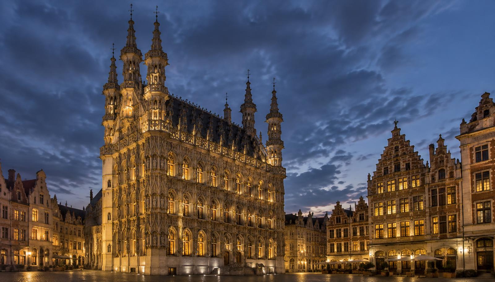 Louvain courthouse at dusk
